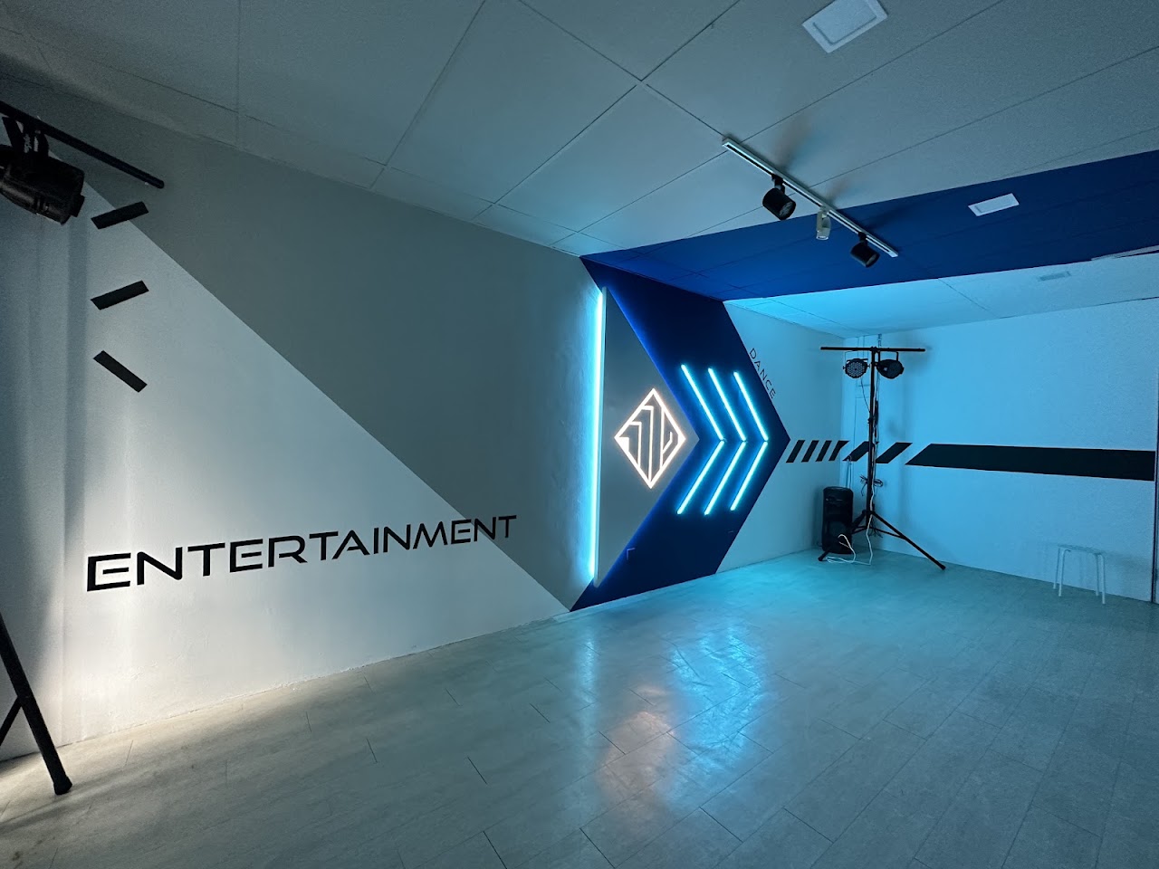 1119 Entertainment photo 1