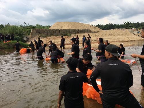 Crossurvive Sdn Bhd team building